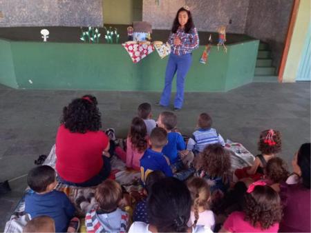 Projeto “Era Uma Vez” visa estimular o hábito à leitura aos alunos da educação infantil em Papagaios